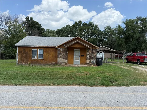 817 Crutcher St, Springdale, AR 72764
