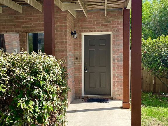 3rd image of 72 Elm Hill Ct