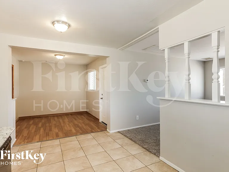 2114 W Sunnyside Dr — Photo 8