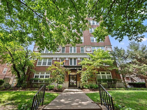 2nd image of 5330 Pershing Ave APT 204