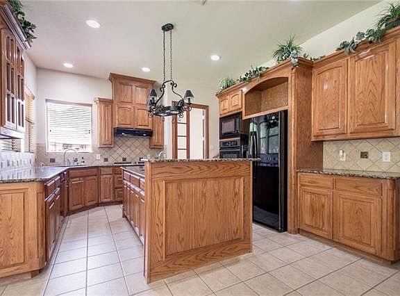 5th image of 3813 Sonoma Bnd