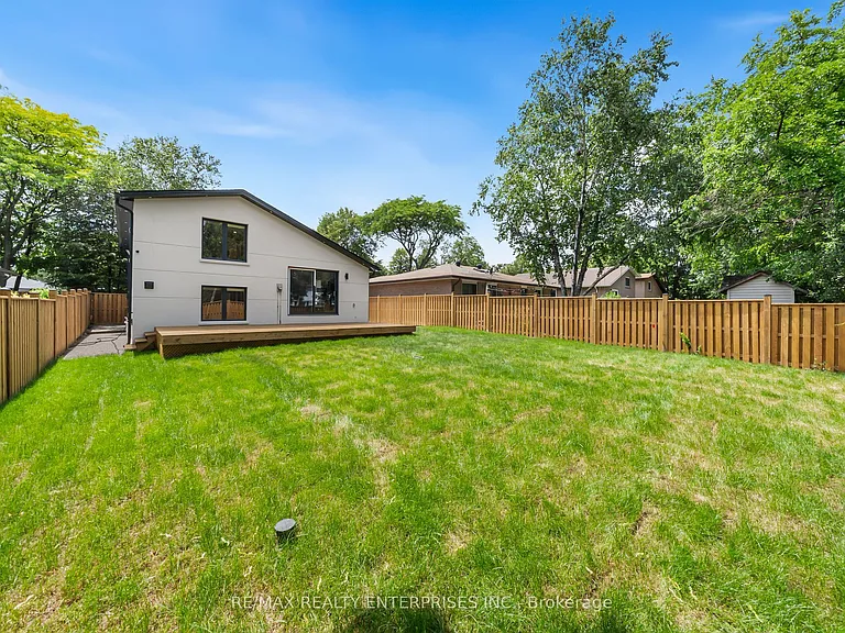 1495 Thetford Ct — Photo 36