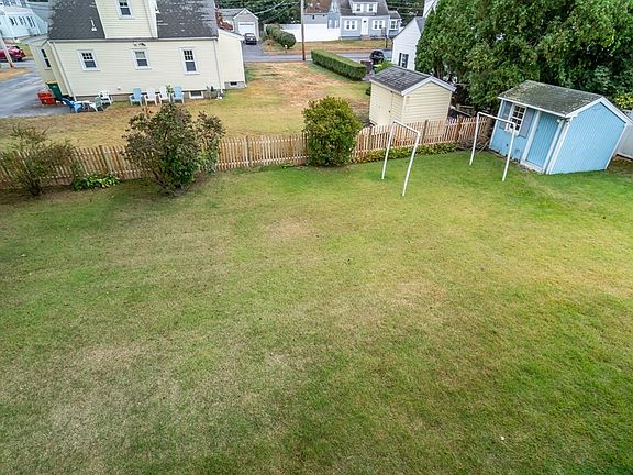 3rd image of 23 Lancaster Ln
