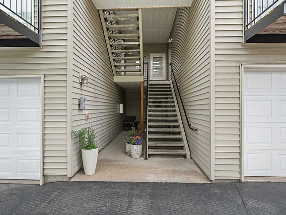 4th image of 22855 E Country Vista Dr Unit 400