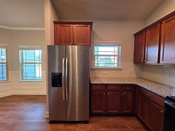 3rd image of 396 Angela Ln