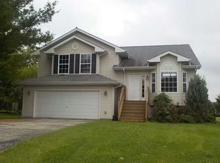 519 Pembroke Rd S, Poplar Grove, IL 61065