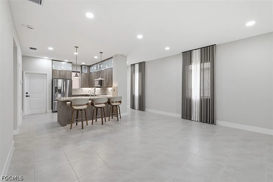 3 bed, 2.5 bath, 1717 sqft, $2,800 — Photo 4