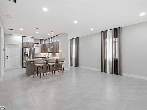 4th image of 5069 Penella Ave