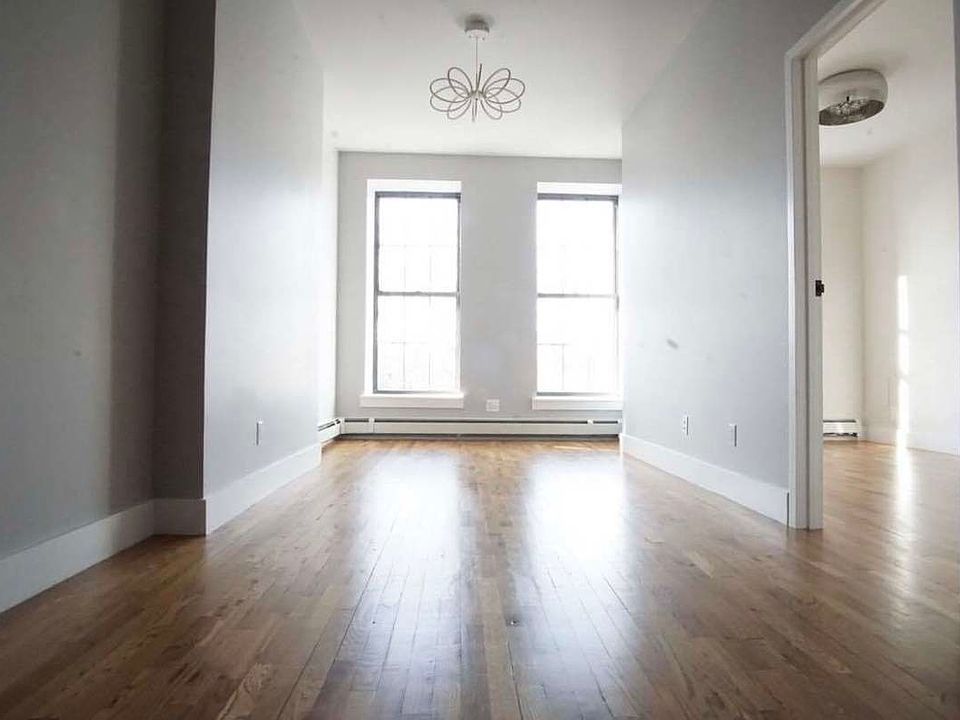 2nd image of 1084 Bedford Ave #3L