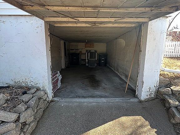 4th image of 5801 Fontenelle Blvd