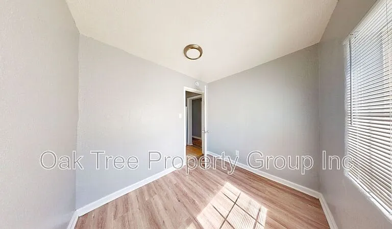 6621 Bancroft Ave — Photo 24