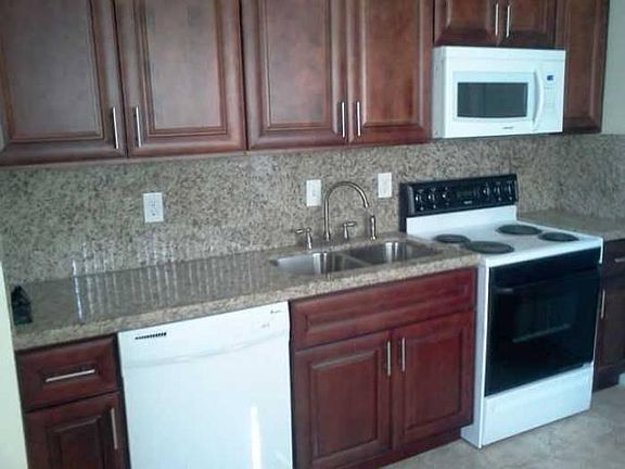 5th image of 3860 SW 61st Ave