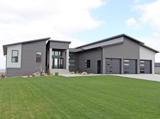 3926 Clairmont Rd, Bismarck, ND 58503