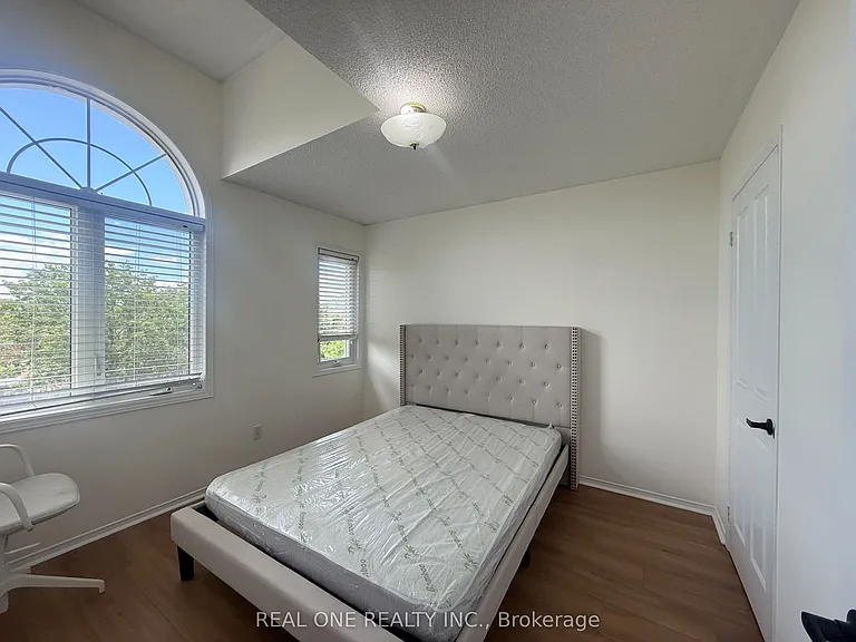 93 Brunswick Ave — Photo 14