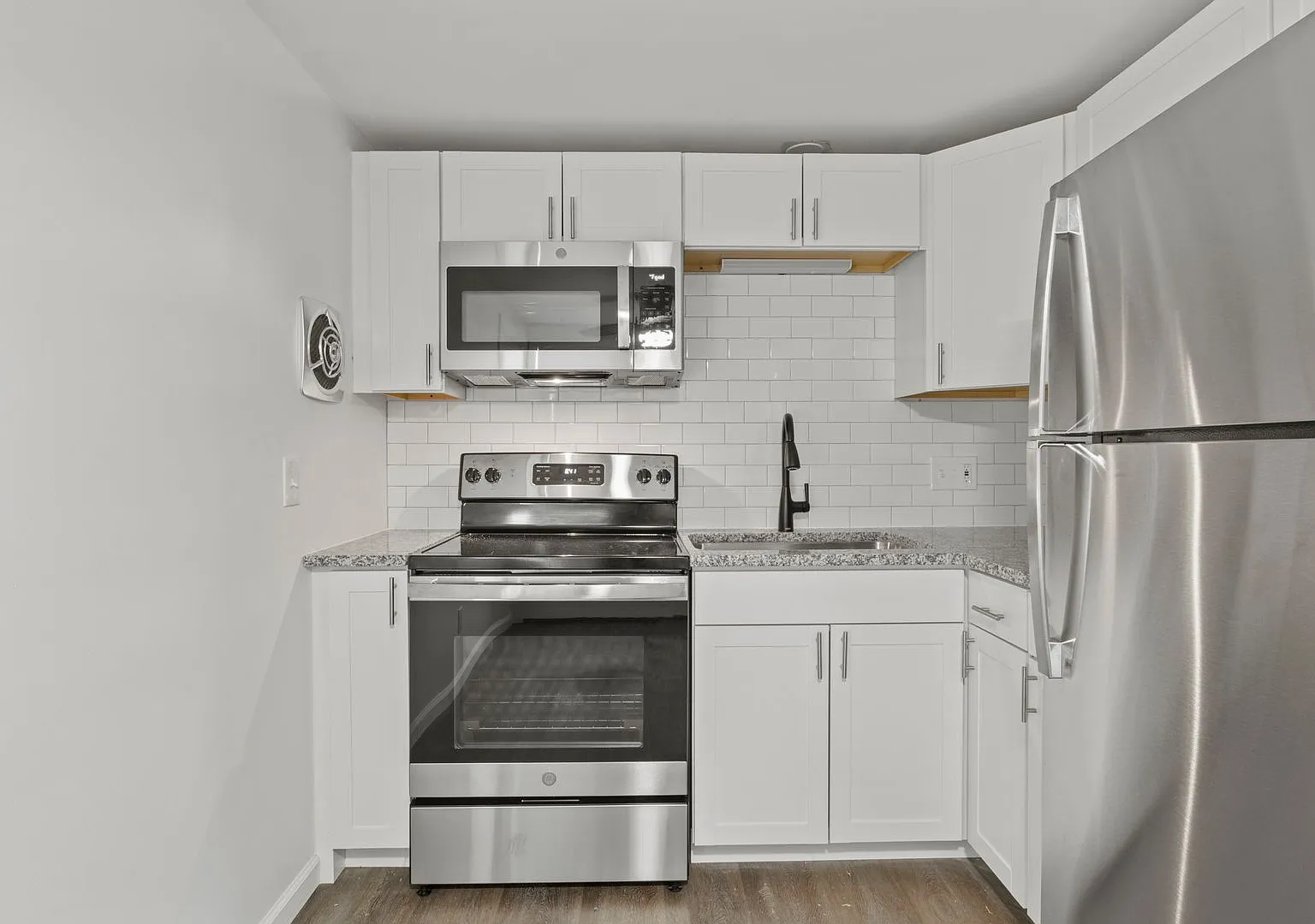 Creekside Apartments — Photo 3