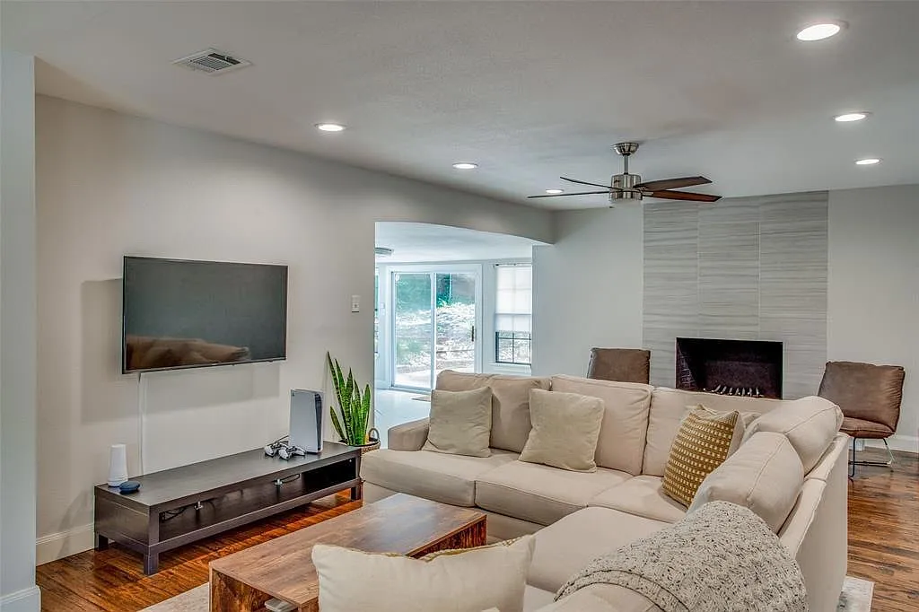3 bed, 2268 sqft, $2,800 — Photo 3