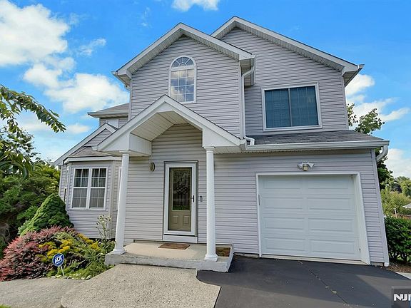 2nd image of 14 Summit Ct