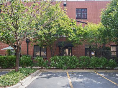 2355 W River Loft Ct, Chicago, IL, 60618