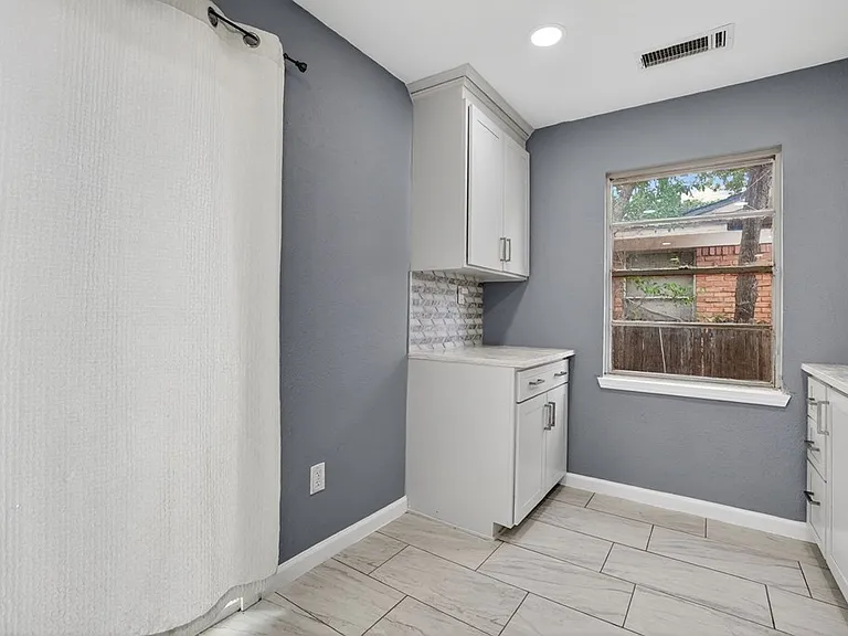 4427 Leddy Dr — Photo 13