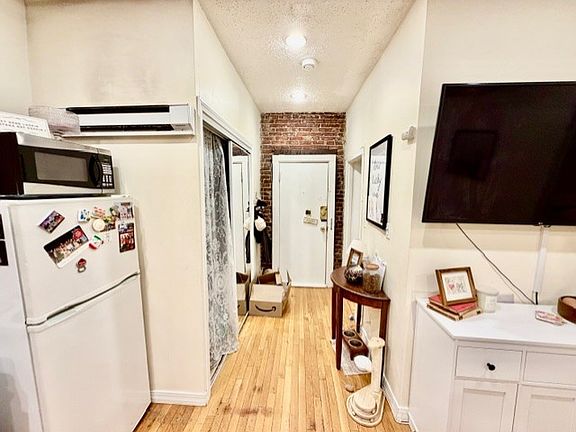 5th image of 40 Anderson St APT 18