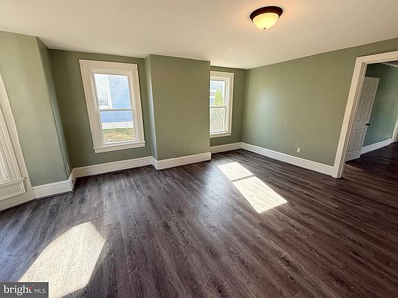 4th image of 305 Central Ave