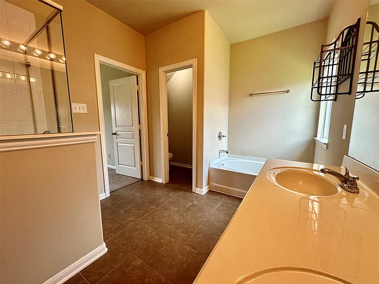 11111 Kingsnorth Dr — Photo 33