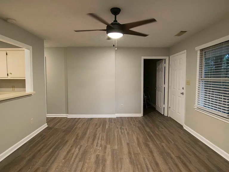 195 Pineview Dr #B — Photo 3