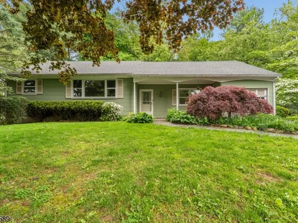 19 Hillside Dr, Clinton Town, NJ 08809