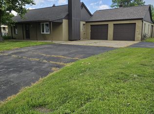 7205 Rogers St, Machesney Park, IL 61115