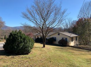 216 Lowery Ln, Franklin, NC 28734