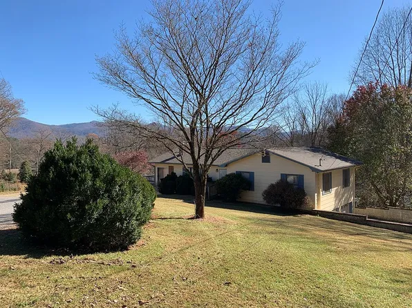 216 Lowery Ln, Franklin, NC 28734