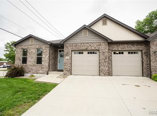132 E Locust St, Columbia, IL 62236