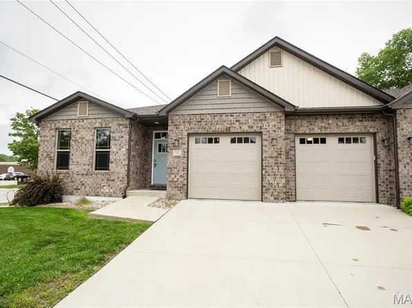 132 E Locust St, Columbia, IL 62236