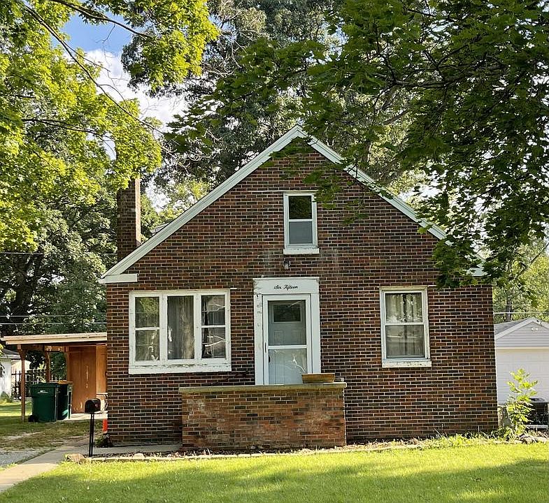 1st image of 615 W Boys St