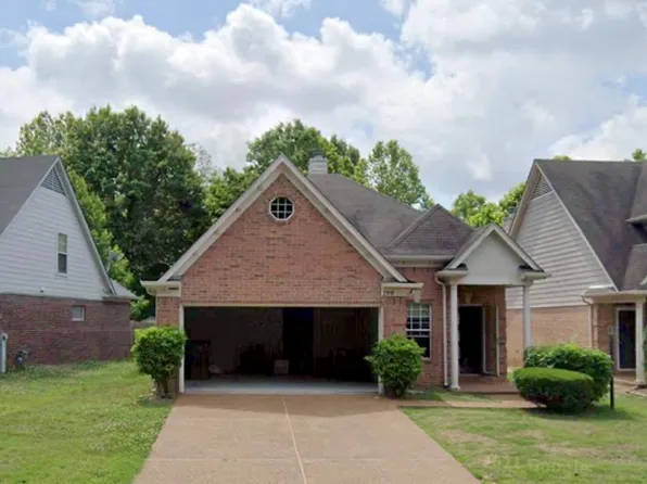 2390 Oak Springs Dr, Cordova, TN 38016