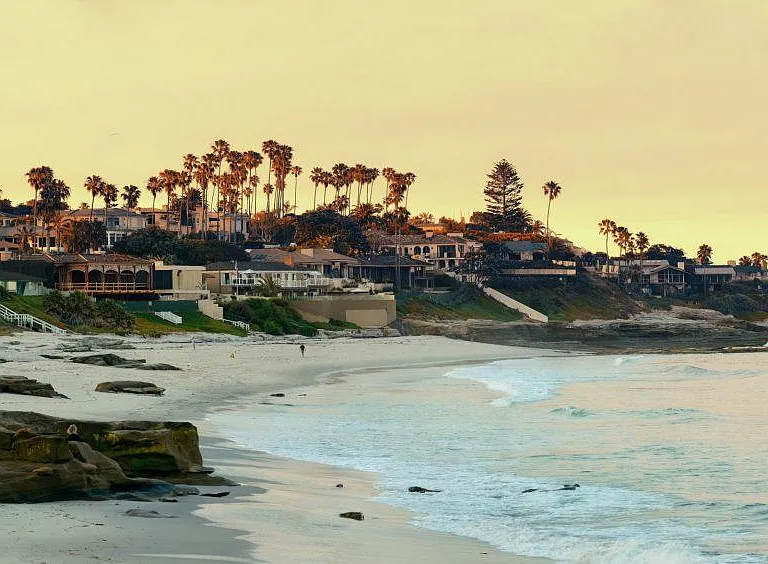 324 Kolmar St — Photo 3