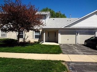 1163 N Red Oak Cir UNIT 3, Round Lake Beach, IL 60073