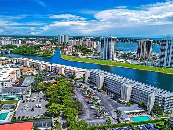 2nd image of 44 Yacht Club Dr APT 109
