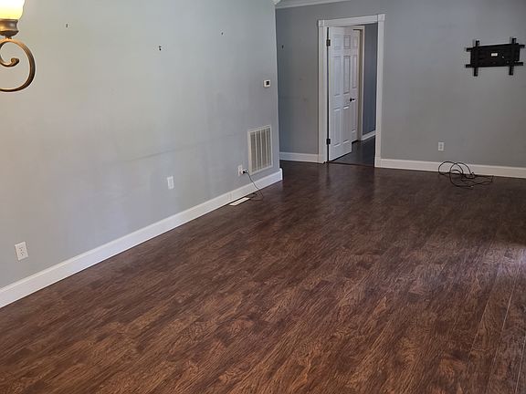 4th image of 644 1st Ave S