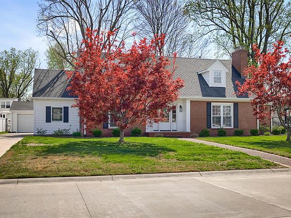 3rd image of 2046 Fernwood Dr