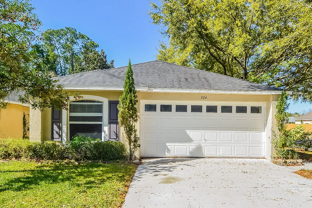 3 bed, 2.0 bath, 1292 sqft, $2,360 — Photo 1