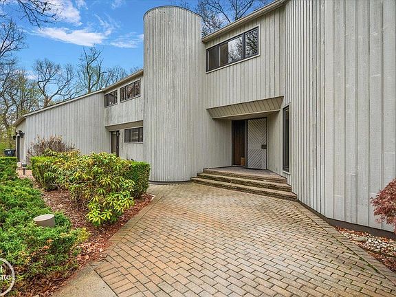 3rd image of 3750 Orion Rd