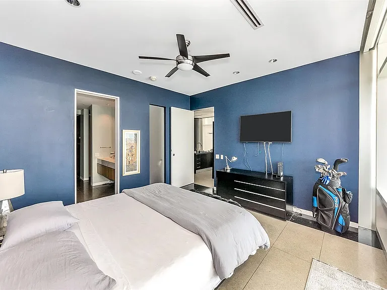 2430 Victory Park Ln #1802 — Photo 17