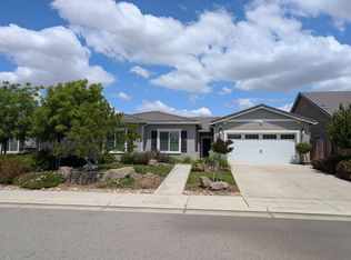 463 S Crescent Ln, Madera, CA 93636
