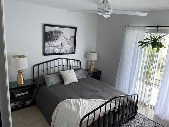 4th image of 4328 Edgewater Dr #202C