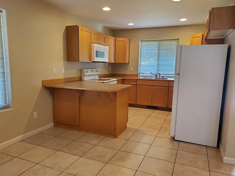 204 W Greenfield Ave — Photo 2