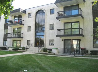 5715 W 129th St APT 2A, Crestwood, IL 60445