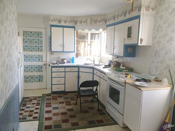 3rd image of 4621 Lake Ave