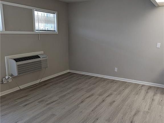 4th image of 3900 N Shadeland Ave #D11