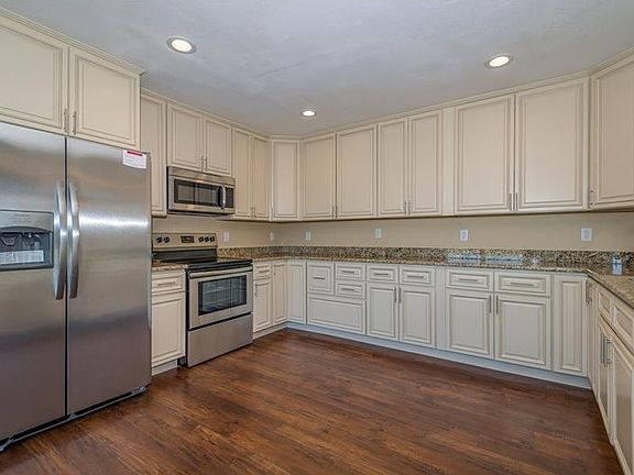 5th image of 5053 Lakewood Dr